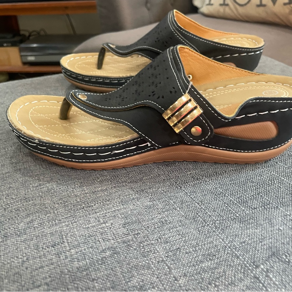 Women’s Black Toe-Post Sandals with Laser-Cut Upper